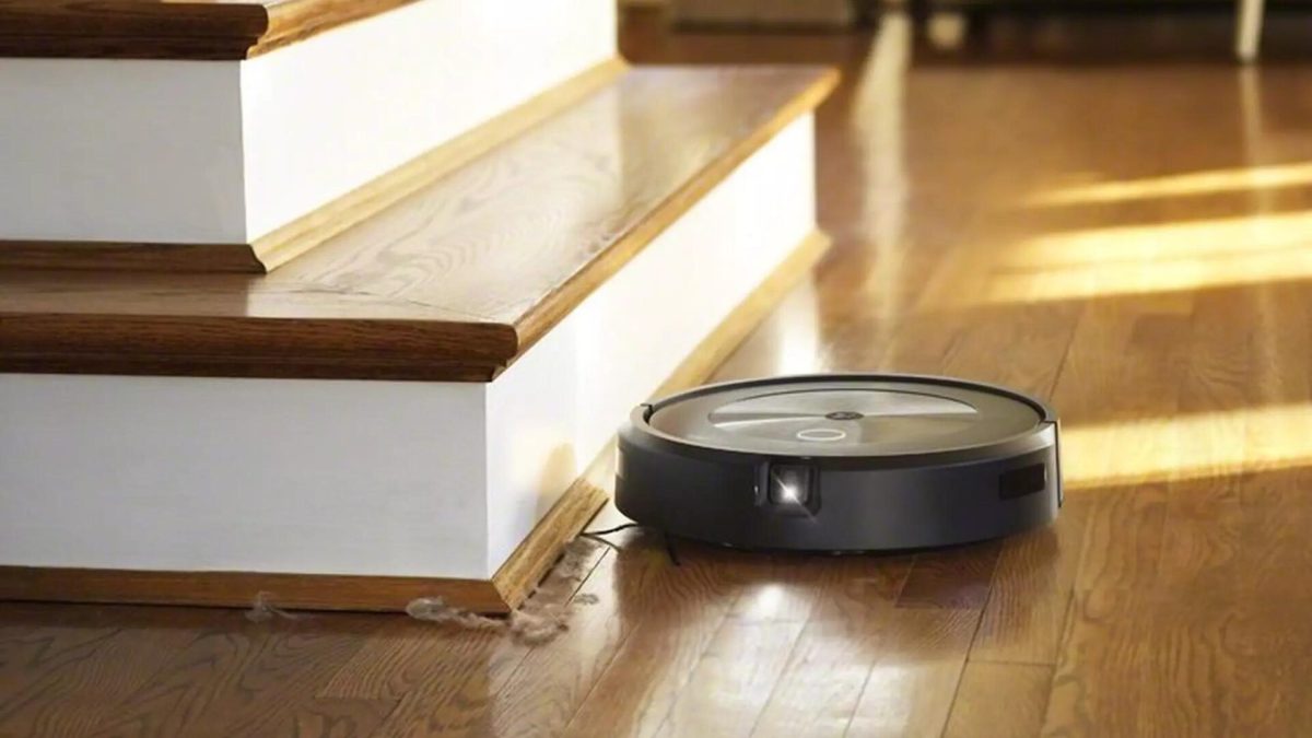 Roomba j7+ // Source : iRobot Roomba j7+ // Source : iRobot