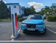 Tesla superchargeur ouvert à tous // Source : Raphaelle Baut pour Numerama Tesla superchargeur ouvert à tous // Source : Raphaelle Baut pour Numerama