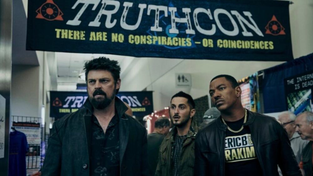 Les complotistes connaissent leur heure de gloire dans l'épisode 2 de cette saison 4 // Source : Jan Thijs/Prime Video