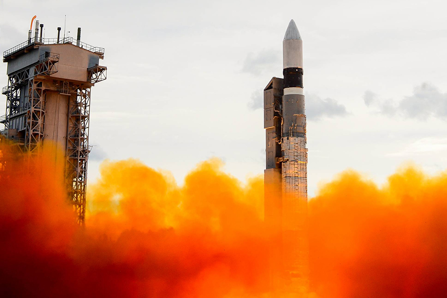 Une combustion mêlant peroxyde d'azote et UDMH. // Source : Mil.ru Une combustion mêlant peroxyde d'azote et UDMH. // Source : Mil.ru