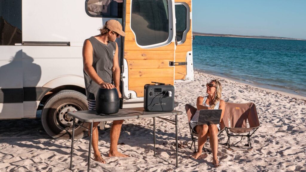 L'AC180 : un modèle ultra-compact à transporter partout // Source : Bluetti L'AC180 : un modèle ultra-compact à transporter partout // Source : Bluetti