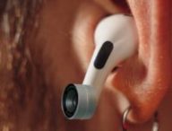 Des AirPods Pro avec une caméra. // Source : Montage Numerama