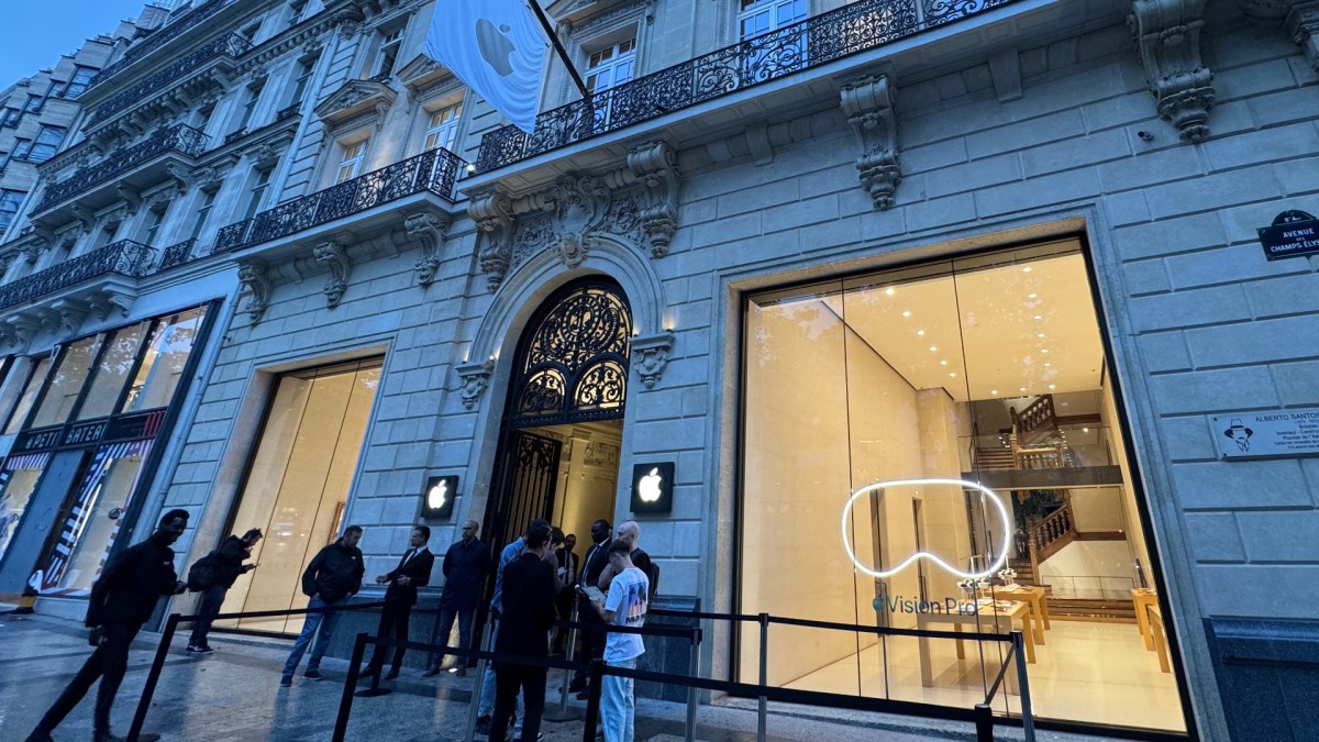 Le lancement du Apple Vision Pro en France. // Source : Numerama Le lancement du Apple Vision Pro en France. // Source : Numerama