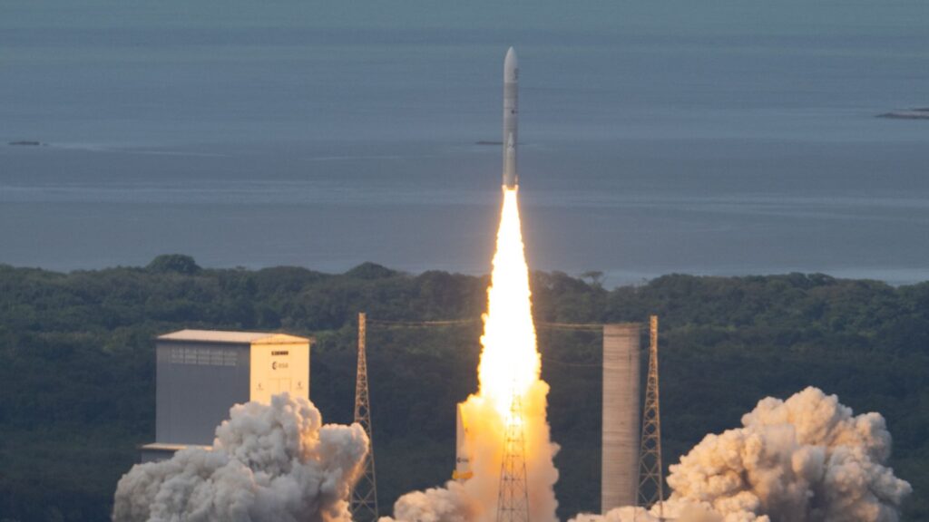Le décollage d'Ariane 6. // Source : ESA/CORVAJA Stéphane, 2024 (photo recadrée) Le décollage d'Ariane 6. // Source : ESA/CORVAJA Stéphane, 2024 (photo recadrée)