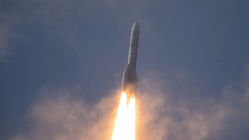 Décollage d'Ariane 6. // Source : ESA/PEDOUSSAUT Manuel, 2024 (photo recadrée) Décollage d'Ariane 6. // Source : ESA/PEDOUSSAUT Manuel, 2024 (photo recadrée)