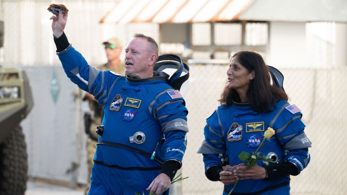 Barry Wilmore et Sunita Williams peuvent rentrer sur Terre, ils ne sont pas « coincés » dans l'ISS. // Source : Flickr/CC/Nasa HQ Photo (photo recadrée) Barry Wilmore et Sunita Williams peuvent rentrer sur Terre, ils ne sont pas « coincés » dans l'ISS. // Source : Flickr/CC/Nasa HQ Photo (photo recadrée)