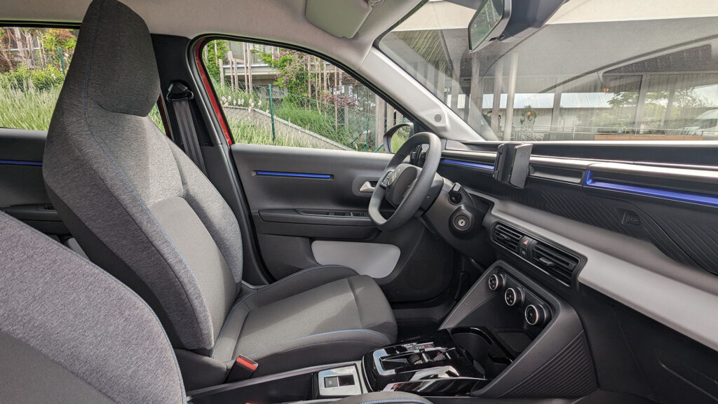 Citroën ë-C3 en finition You sans les sièges advanced comfort // Source : Raphaelle Baut pour Numerama Citroën ë-C3 en finition You sans les sièges advanced comfort // Source : Raphaelle Baut pour Numerama