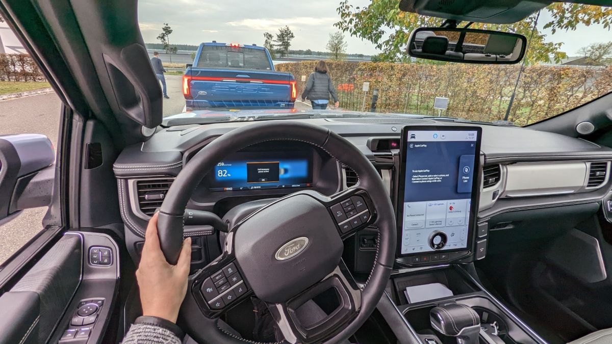 Au volant du Ford F150 // Source : Raphaelle Baut pour Numerama Au volant du Ford F150 // Source : Raphaelle Baut pour Numerama