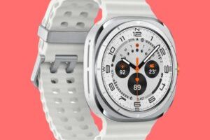 La Galaxy Watch Ultra avec un bracelet blanc. L'inspiration Apple Watch est moins évidente. // Source : Numerama