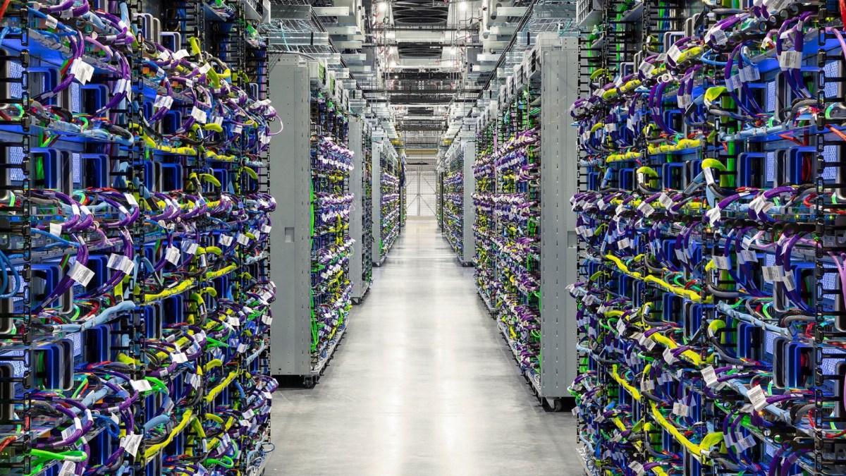 Les fermes à TPU de Google, qui gèrent l'IA générative. // Source : Google Les fermes à TPU de Google, qui gèrent l'IA générative. // Source : Google