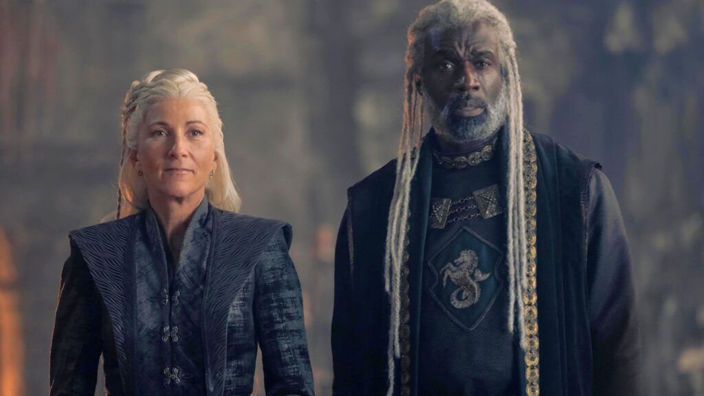 Rhaenys, à gauche, dans l'épisode 4 de House of the Dragon. // Source : HBO Max Rhaenys, à gauche, dans l'épisode 4 de House of the Dragon. // Source : HBO Max
