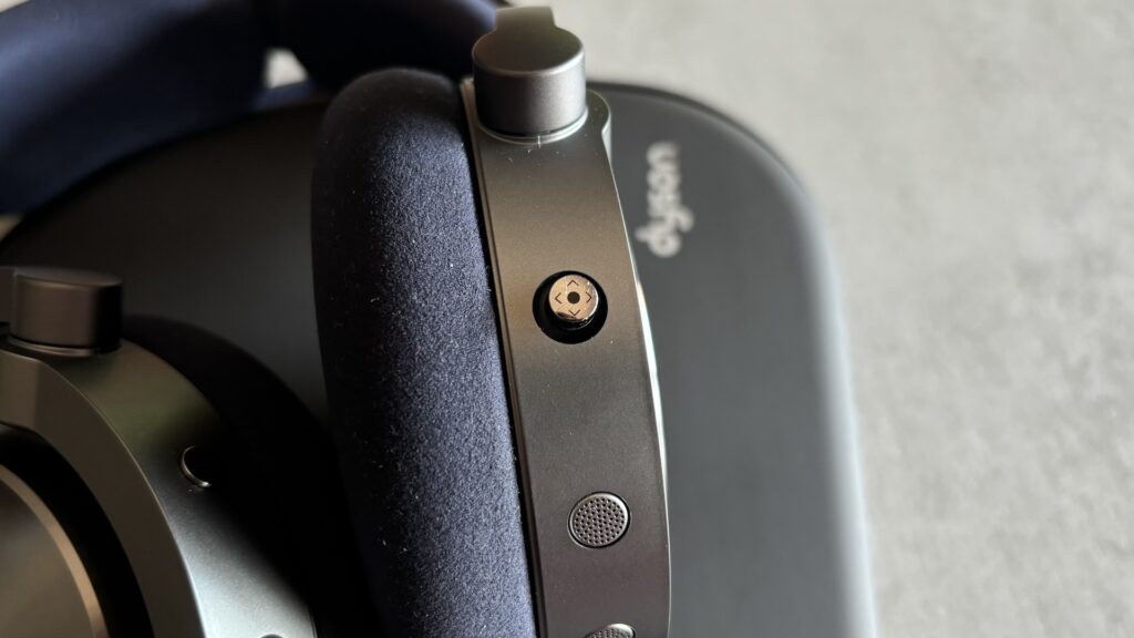 Casque Dyson OnTrac // Source : Maxime Claudel pour Numerama Casque Dyson OnTrac // Source : Maxime Claudel pour Numerama