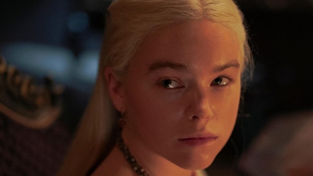 Daemon voit Rhaenyra jeune dans ses visions // Source : HBO Daemon voit Rhaenyra jeune dans ses visions // Source : HBO