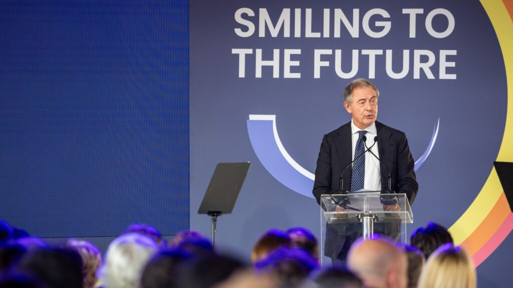 Ministre des Entreprises et du Made in Italy, Adolfo Urso à la conférence des 125 ans Fiat // Source : Fiat Ministre des Entreprises et du Made in Italy, Adolfo Urso à la conférence des 125 ans Fiat // Source : Fiat