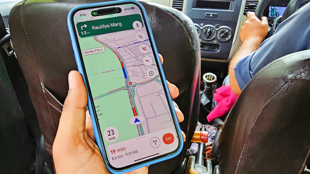 Le compteur de vitesse Google Maps en action Le compteur de vitesse Google Maps en action