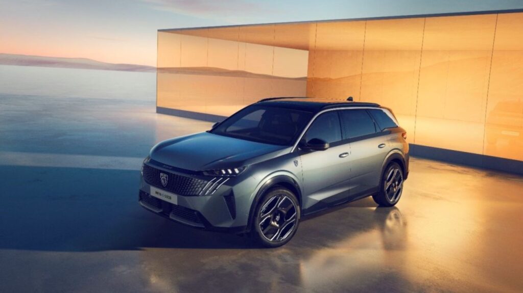 Peugeot e5008 // Source : Peugeot Peugeot e5008 // Source : Peugeot