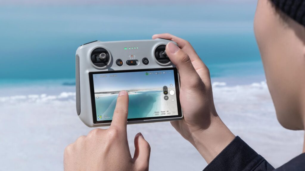 La radiocommande DJI RC // Source : DJI La radiocommande DJI RC // Source : DJI