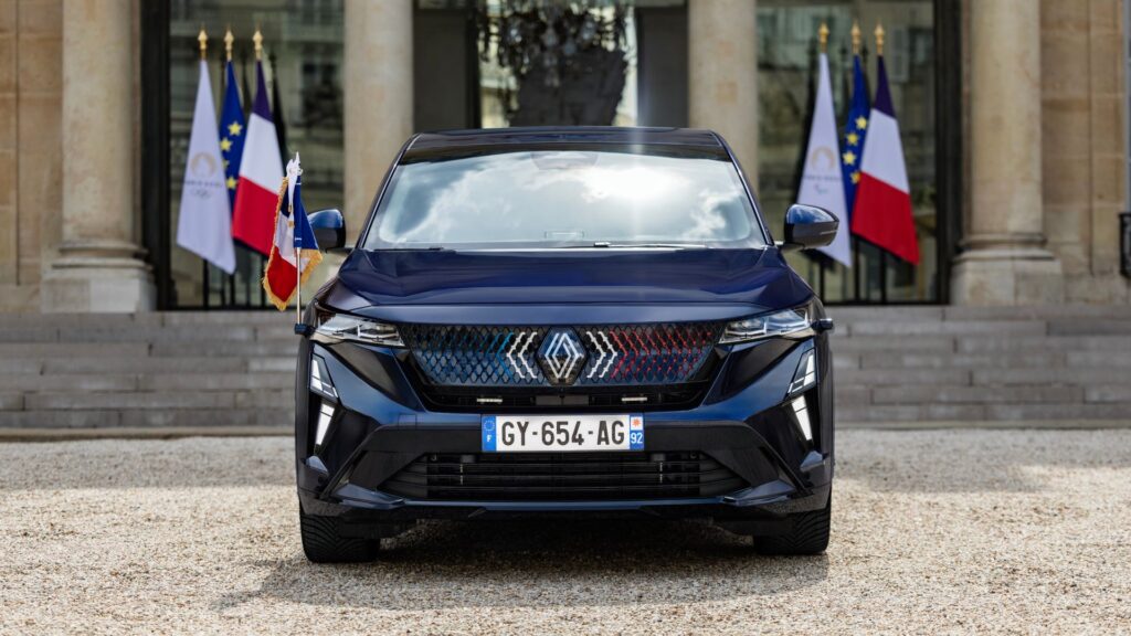 Renault Rafale voiture officielle de la Présidence de la République // Source : Pierre Morel pour Renault Renault Rafale voiture officielle de la Présidence de la République // Source : Pierre Morel pour Renault