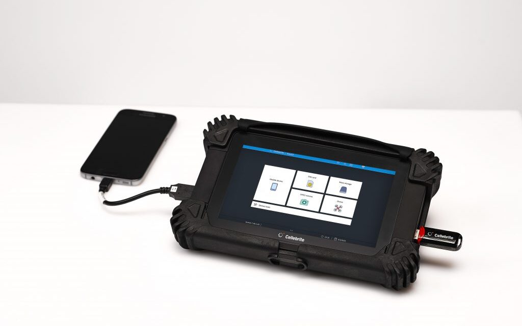 Une tablette Touch2 de Cellebrite pour extraire les données. // Source : Cellebrite Une tablette Touch2 de Cellebrite pour extraire les données. // Source : Cellebrite