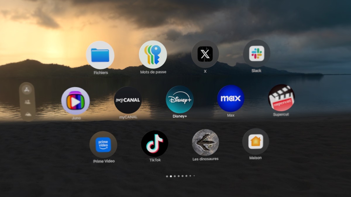 La grille d'applications de visionOS 2, sur Apple Vision Pro. // Source : Numerama La grille d'applications de visionOS 2, sur Apple Vision Pro. // Source : Numerama