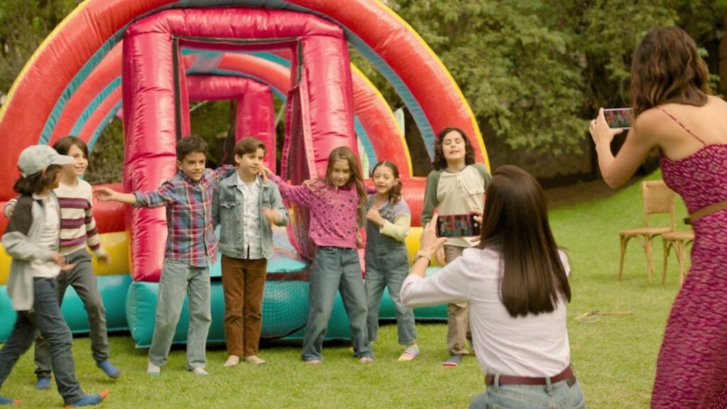 La structure gonflable dans Accidente // Source : Netflix La structure gonflable dans Accidente // Source : Netflix