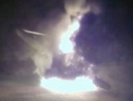 L'explosion du booster. // Source : Via X @SpaceX (image modifiée) L'explosion du booster. // Source : Via X @SpaceX (image modifiée)