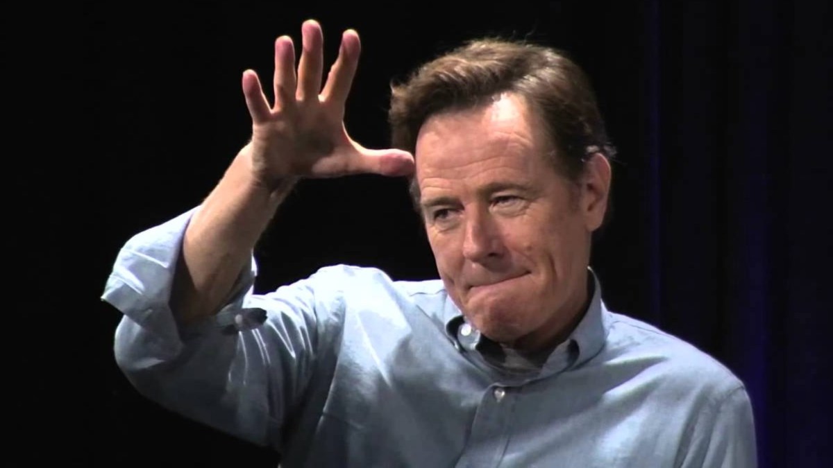 Bryan Cranston lors d'un célèbre Mic Drop en 2015. // Source : YouTube Bryan Cranston lors d'un célèbre Mic Drop en 2015. // Source : YouTube