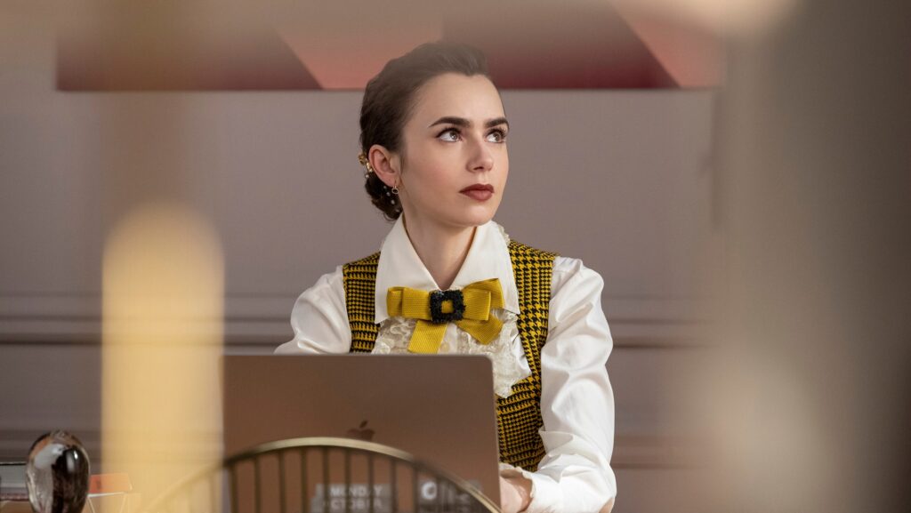 Emily rêve déjà d'une saison 5 // Source : Stephanie Branchu/Netflix Emily rêve déjà d'une saison 5 // Source : Stephanie Branchu/Netflix