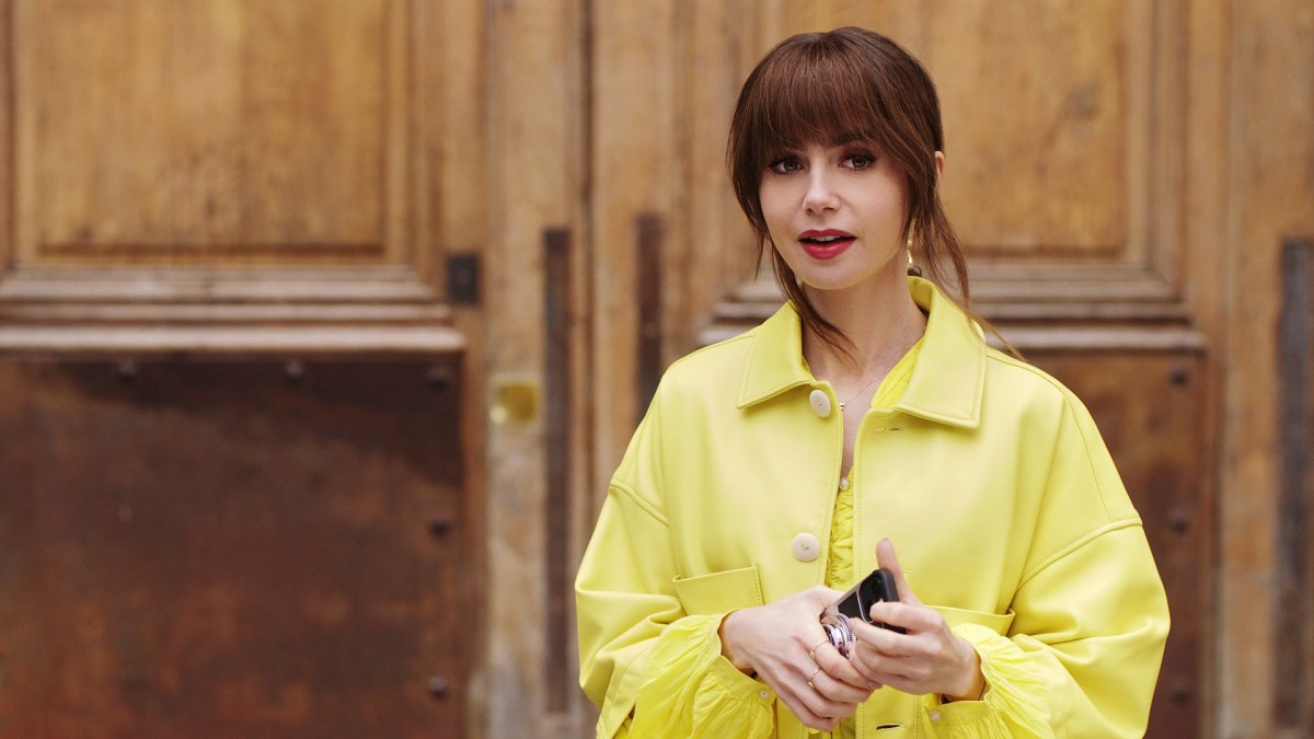 Même Emily est choquée de ce partenariat // Source : Netflix Même Emily est choquée de ce partenariat // Source : Netflix
