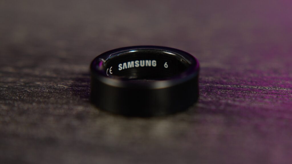 La bague de Samsung n'a pas d'écran ou de point lumineux, elle ne communique aucune info d'elle-même. // Source : Numerama La bague de Samsung n'a pas d'écran ou de point lumineux, elle ne communique aucune info d'elle-même. // Source : Numerama
