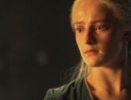 Helaena en pleine réflexion // Source : HBO Helaena en pleine réflexion // Source : HBO
