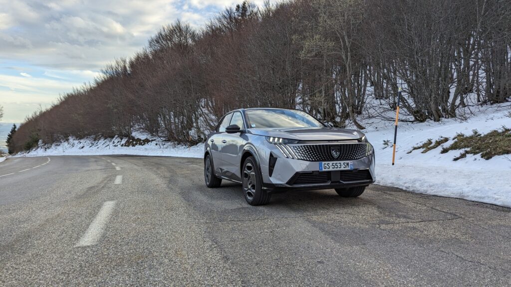 Peugeot e-3008 // Source : Raphaelle Baut pour Numerama Peugeot e-3008 // Source : Raphaelle Baut pour Numerama