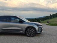Renault Scénic e-tech // Source : Raphaelle Baut pour Numerama Renault Scénic e-tech // Source : Raphaelle Baut pour Numerama
