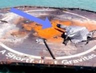 La barge qui transporte les restes du booster de SpaceX // Source : Capture d'écran de la vidéo de Jerry Pike La barge qui transporte les restes du booster de SpaceX // Source : Capture d'écran de la vidéo de Jerry Pike