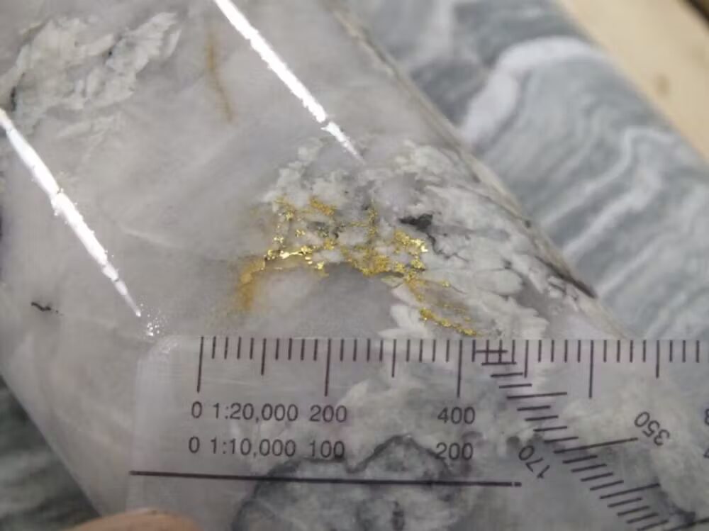Veine de quartz avec inclusion d’or Veine de quartz avec inclusion d’or