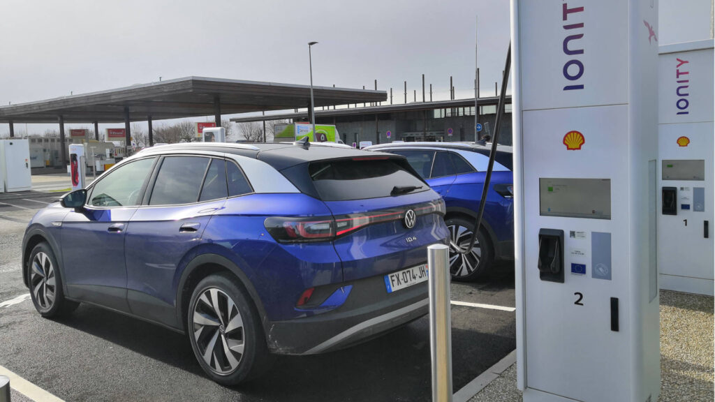 Volkswagen ID.4 lors de notre essai en 2021 // Source : Raphaelle Baut pour Numerama Volkswagen ID.4 lors de notre essai en 2021 // Source : Raphaelle Baut pour Numerama