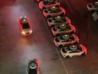 Waymo joue du klaxon // Source : Capture video Sophia Tung Waymo joue du klaxon // Source : Capture video Sophia Tung