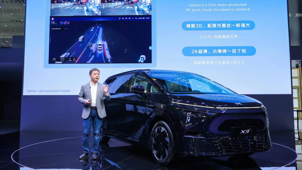 He Xiaopeng au salon de Beijung 2024 // Source : Xpeng He Xiaopeng au salon de Beijung 2024 // Source : Xpeng
