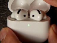 L'indicateur LED n'est plus visible quand la lumière est éteinte, mais elle apparaît une fois le boîtier ouvert. // Source : Nino Barbey pour Numerama L'indicateur LED n'est plus visible quand la lumière est éteinte, mais elle apparaît une fois le boîtier ouvert. // Source : Nino Barbey pour Numerama