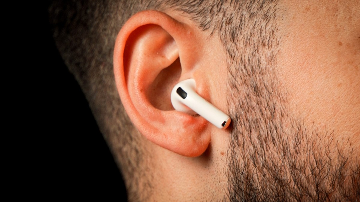 Apple AirPods 4. // Source : Nino Barbey pour Numerama Apple AirPods 4. // Source : Nino Barbey pour Numerama