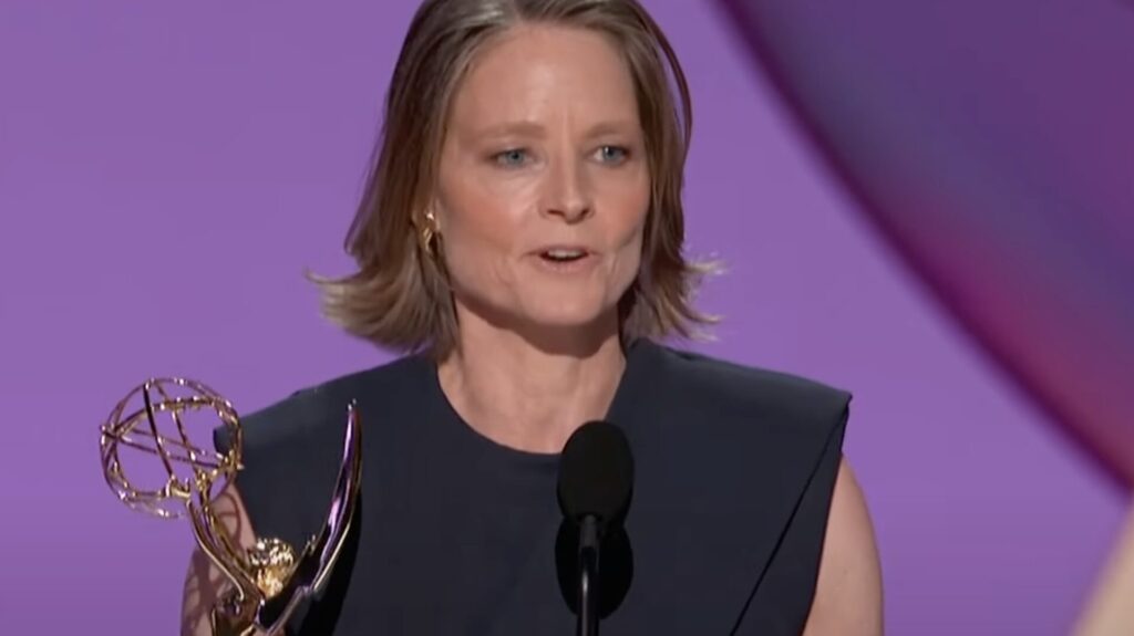 Jodie Foste remporte l'Emmy Award meilleure actrice pour True Detective 4 // Source : Canal+ Jodie Foste remporte l'Emmy Award meilleure actrice pour True Detective 4 // Source : Canal+