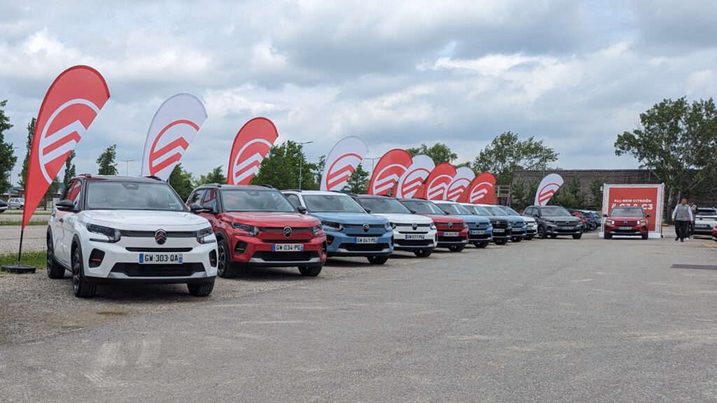 Citroën e-c3 et c3 lors des essais du modèle // Source : Raphaelle Baut pour numerama Citroën e-c3 et c3 lors des essais du modèle // Source : Raphaelle Baut pour numerama