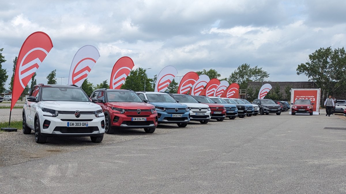 Citroën e-c3 et c3 lors des essais du modèle // Source : Raphaelle Baut pour numerama Citroën e-c3 et c3 lors des essais du modèle // Source : Raphaelle Baut pour numerama
