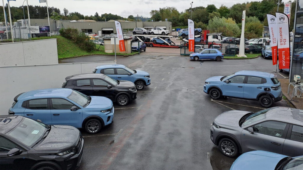 Livraison des premières Citroën ë-C3 // Source : Thierry Koskas - directeur Citroën Livraison des premières Citroën ë-C3 // Source : Thierry Koskas - directeur Citroën