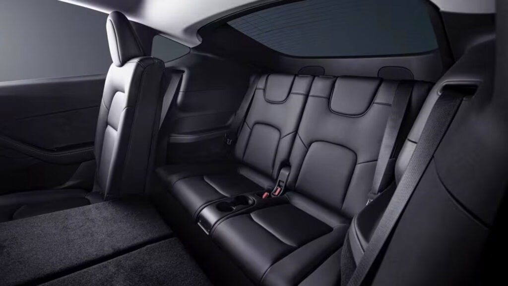 Tesla Model Y configuration 7 places // Source : Tesla Tesla Model Y configuration 7 places // Source : Tesla