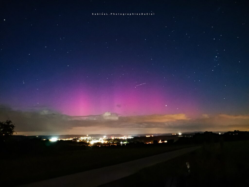Aurores boréales du 12 septembre // Source : Sabine Lutz (via Twitter) Aurores boréales du 12 septembre // Source : Sabine Lutz (via Twitter)