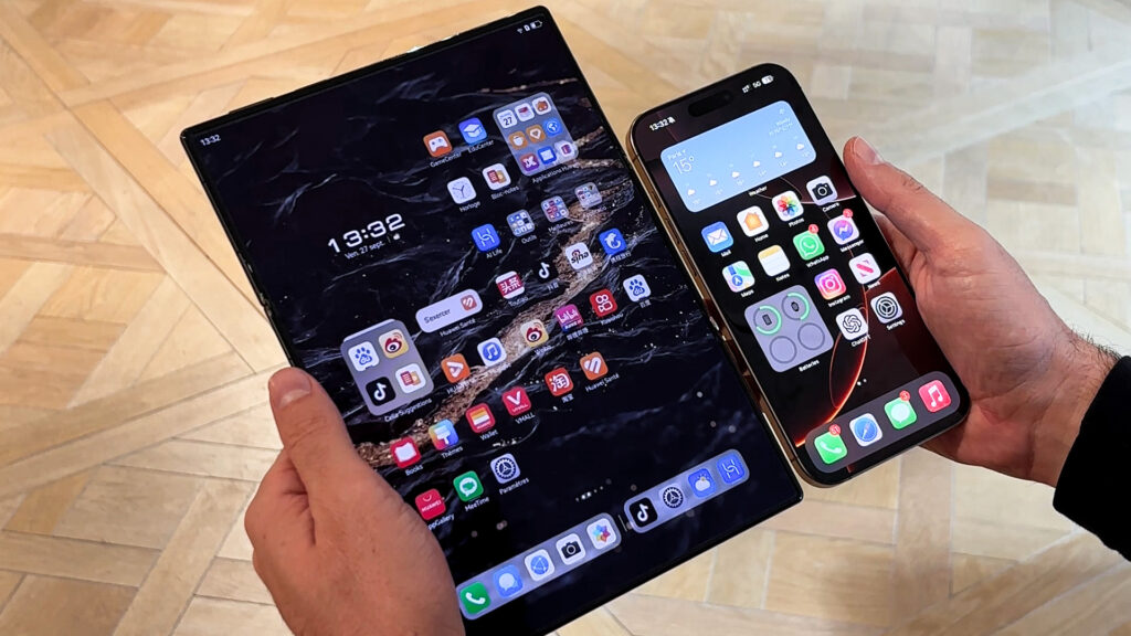 La surface d'affiche du Huawei vs. un iPhone 16 Pro Max. // Source : Numerama La surface d'affiche du Huawei vs. un iPhone 16 Pro Max. // Source : Numerama