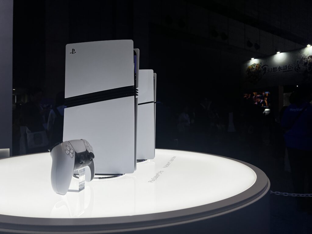 La PS5 Pro au Tokyo Game Show // Source : Benjamin Bruel pour Numerama La PS5 Pro au Tokyo Game Show // Source : Benjamin Bruel pour Numerama