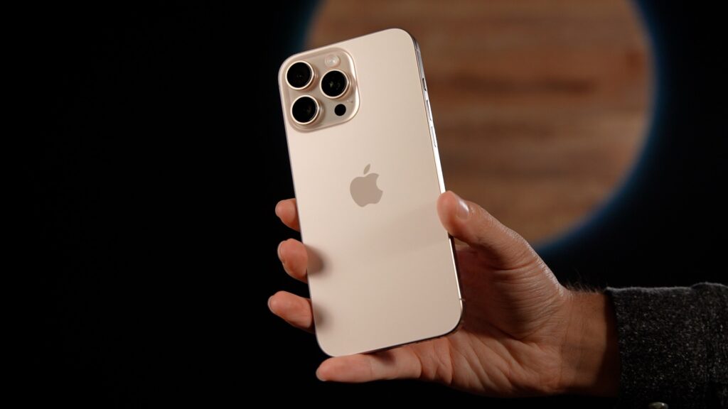 Apple iPhone 16 Pro Max // Source : Alfred Tertrais pour Numerama Apple iPhone 16 Pro Max // Source : Alfred Tertrais pour Numerama