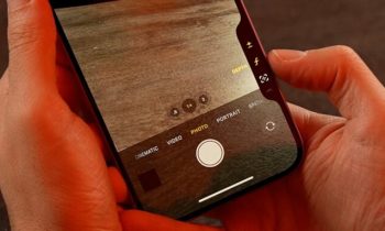 L'interface du bouton Camera Control est brillante, avec des raccourcis qui dépassent du téléphone. On peut les toucher pour gagner du temps. // Source : Alfred Tertrais pour Numerama L'interface du bouton Camera Control est brillante, avec des raccourcis qui dépassent du téléphone. On peut les toucher pour gagner du temps. // Source : Alfred Tertrais pour Numerama